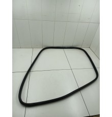 Уплотнитель двери передний левый