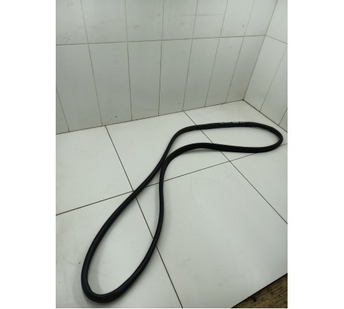 Уплотнитель двери передний левый