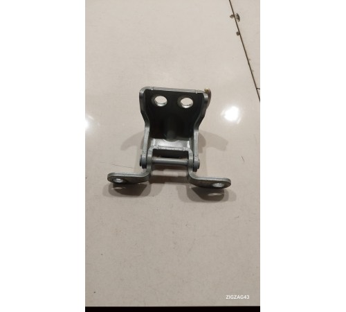 Петля двери(передняя левая нижняя)