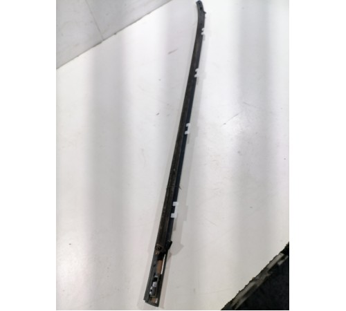 Уплотнитель стекла задний правый (наружный)