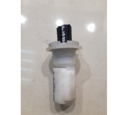 Датчик уровня в бачке омывателя