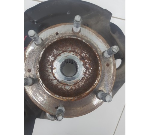 Кулак поворотный передний левый