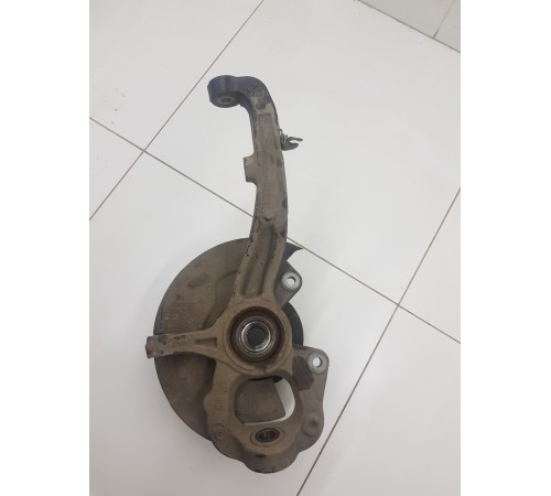 Кулак поворотный передний левый