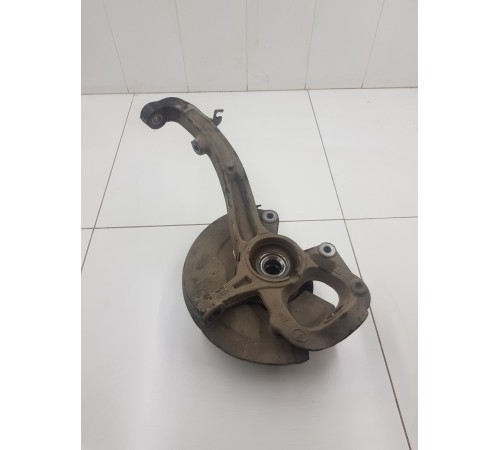 Кулак поворотный передний левый