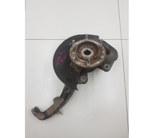 Кулак поворотный передний левый