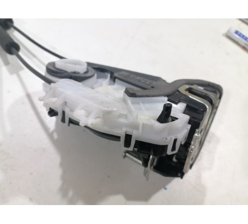 Замок двери задний правый