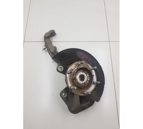 Кулак поворотный передний левый