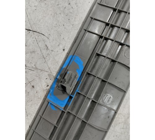 Накладка порога (передняя правая)