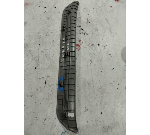 Накладка порога (передняя правая)