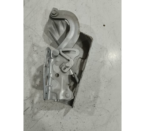 Петля капота правая