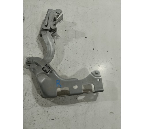 Петля капота правая