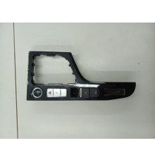 Накладка центральной консоли с блоком кнопок