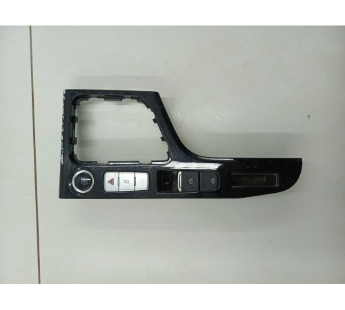 Накладка центральной консоли с блоком кнопок