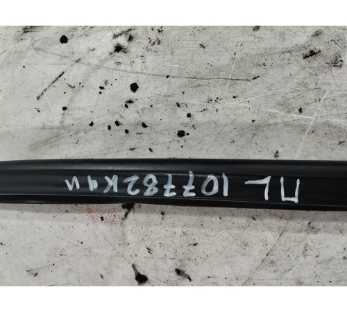 Уплотнитель стекла (передний левый внутренний)