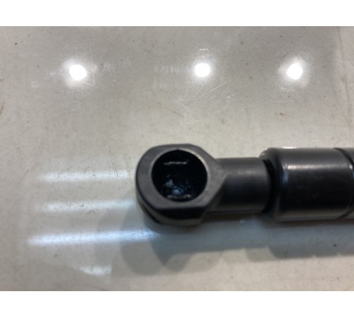 Амортизатор багажника