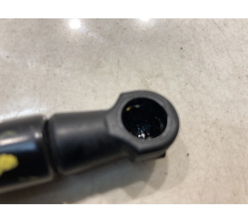 Амортизатор багажника