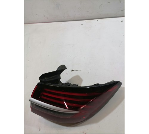 Фонарь задний правый наружный