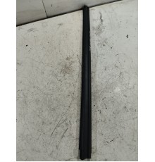 Уплотнитель стекла передний правый