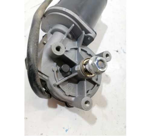 Моторчик стеклоочистителя передний