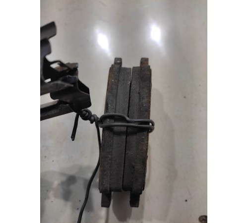 Тормозные колодки (задние, левые)