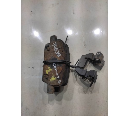 Тормозные колодки (задние, левые)