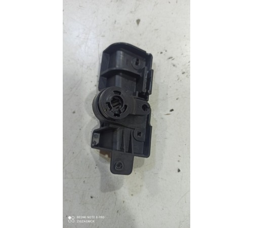 Кронштейн ручки открывания капота