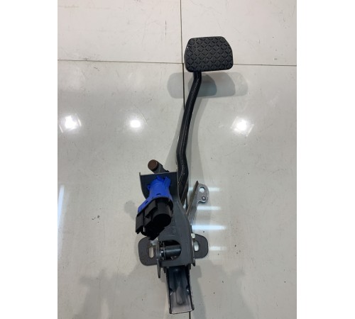 Педаль тормоза/сцепления