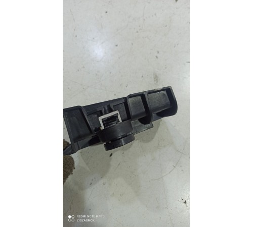 Кронштейн ручки открывания капота