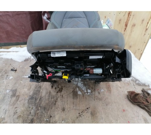 Сиденье переднее левое