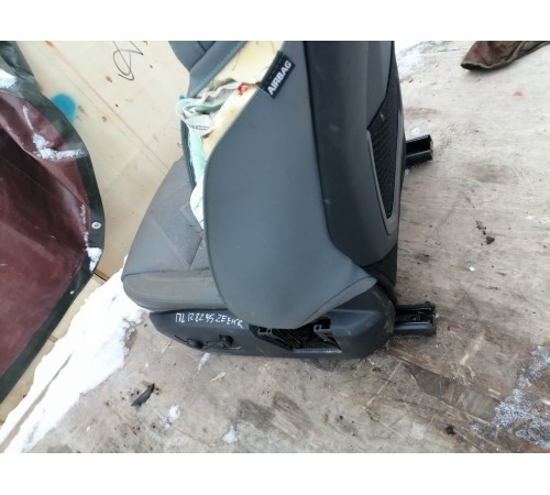 Сиденье переднее левое