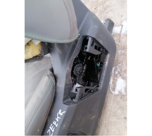 Сиденье переднее левое