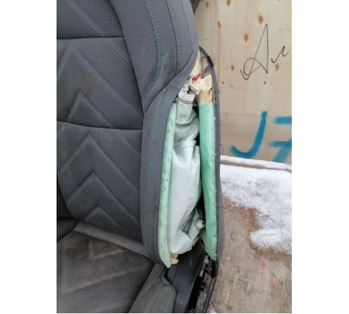 Сиденье переднее левое