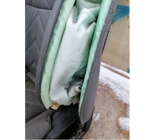 Сиденье переднее левое