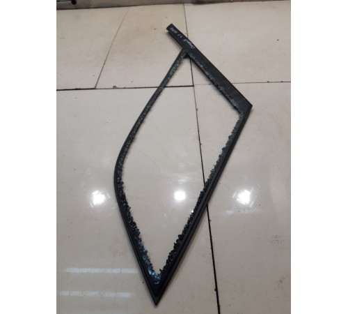 резинка форточки глухого стекла (задняя левая)