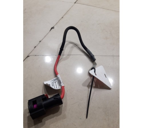 Провод подачи напряжения (клемма)