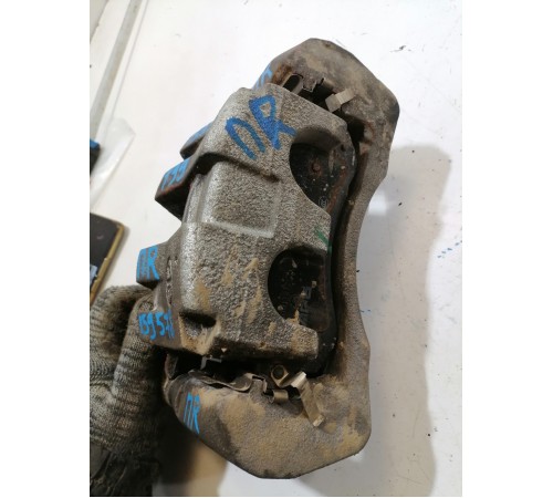  Суппорт передний правый