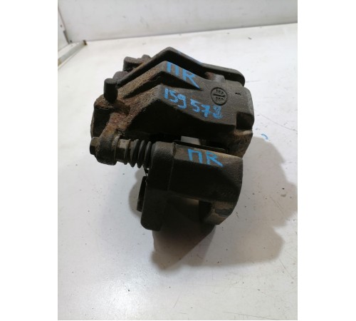  Суппорт передний правый