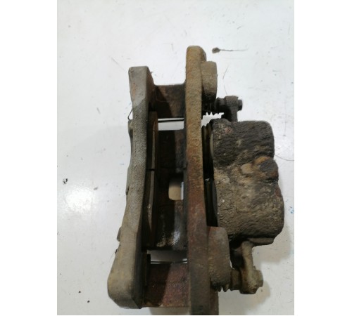  Суппорт передний правый