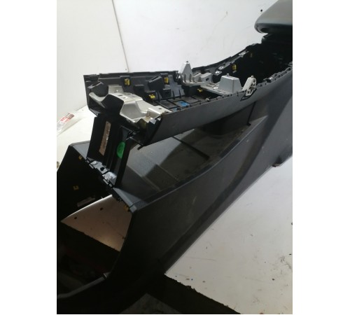 Центральная консоль с подлокотником