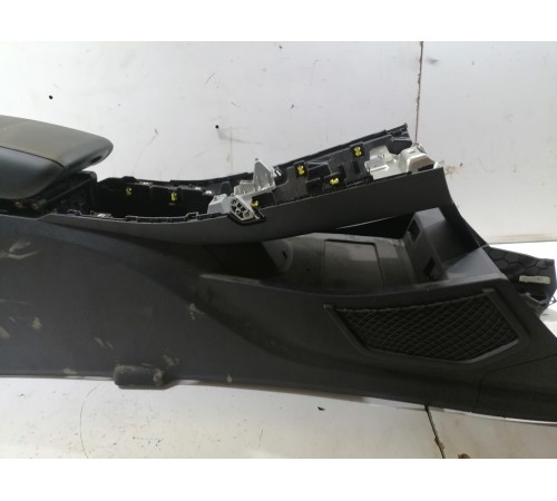 Центральная консоль с подлокотником