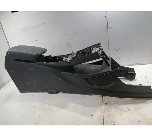 Центральная консоль с подлокотником