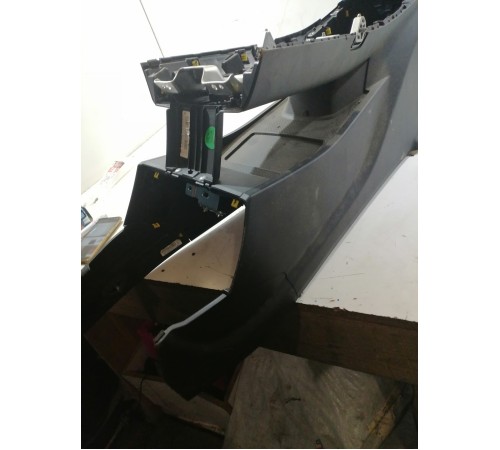 Центральная консоль с подлокотником