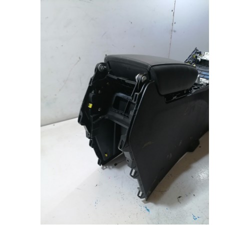 Центральная консоль с подлокотником