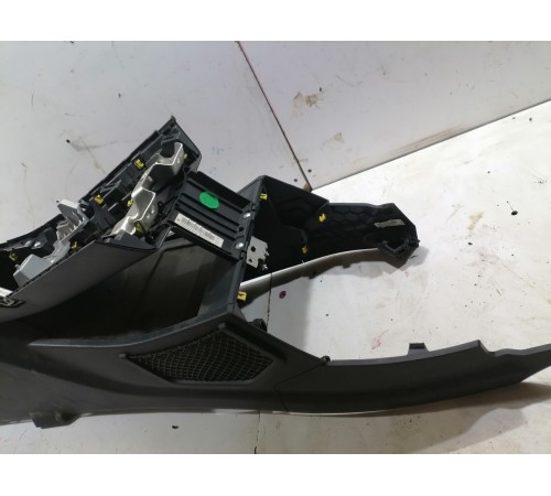 Центральная консоль с подлокотником