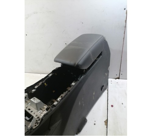 Центральная консоль с подлокотником