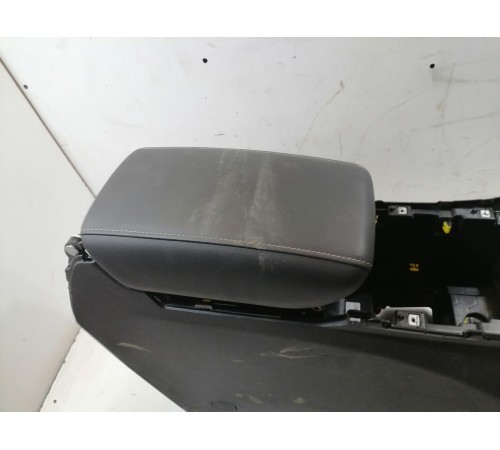 Центральная консоль с подлокотником