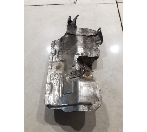 Тепловой экран моторного отсека правый