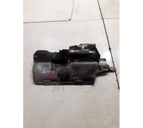 Тепловой экран моторного отсека правый