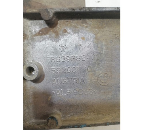 Кронштейн привода передний правый, чулок полуоси