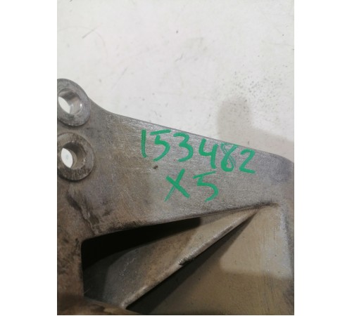 Кронштейн привода передний правый, чулок полуоси